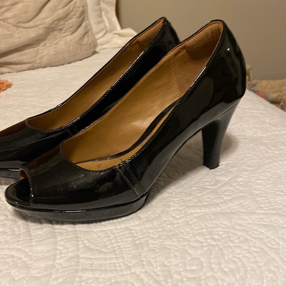 Clarks soft cushion open toe pumps size 8
